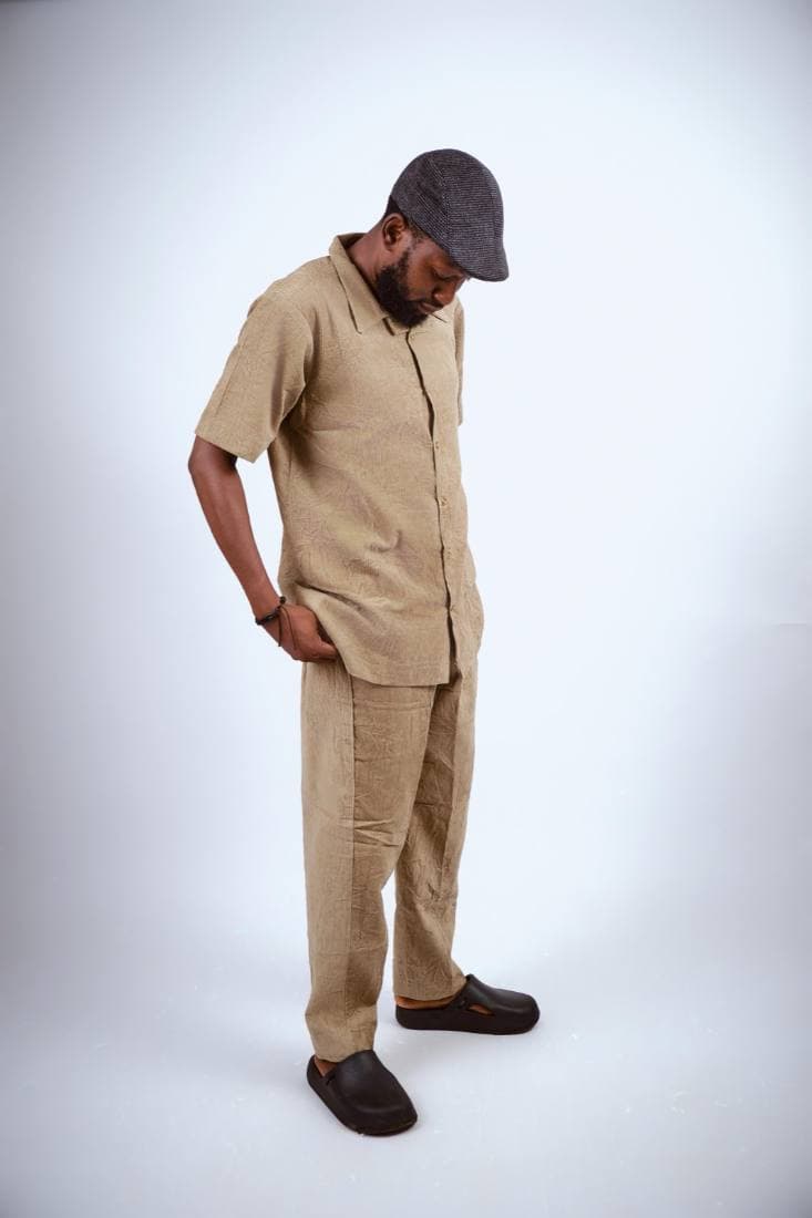 Tan crinkle set, side