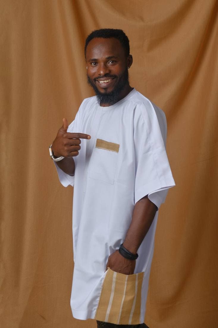 White agbada-lite, studio